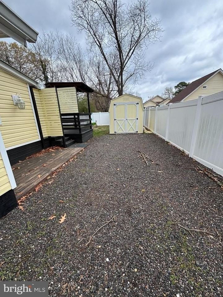 115 Nelson St - Photo 7 of 21