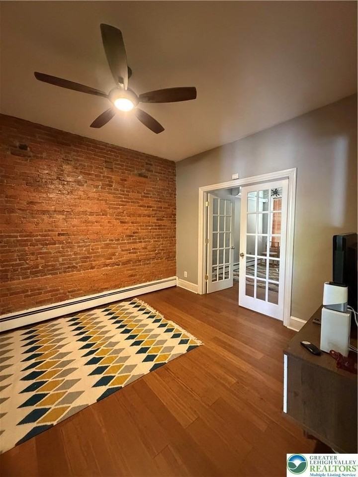828 W Gordon St - Photo 3 of 18
