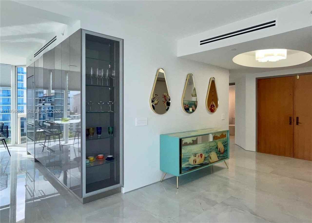 17555 Collins Ave #1001