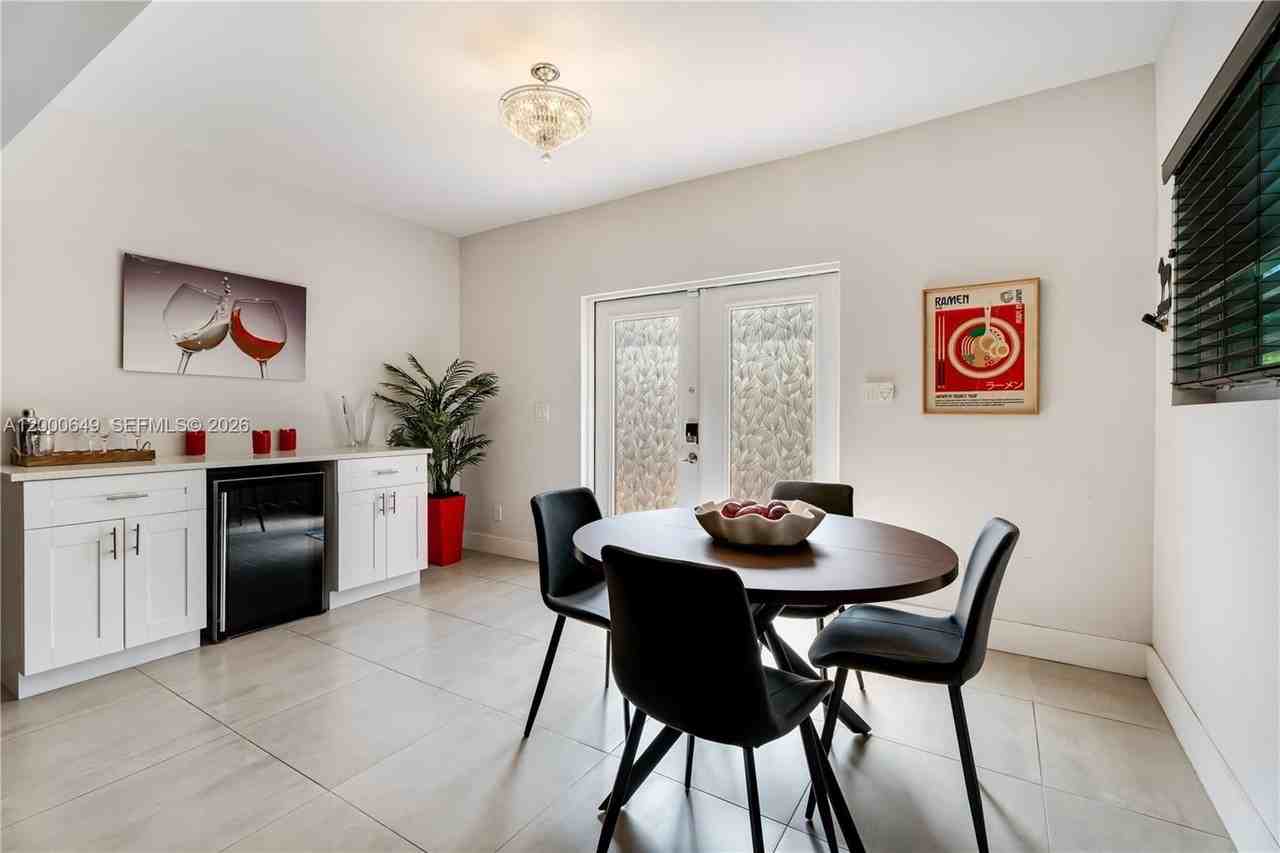 1526 Sw 20th Ave - Photo 6 of 40