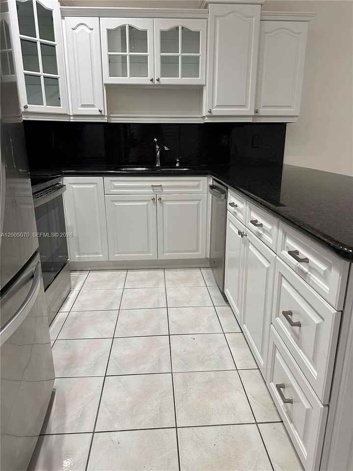 8974 Nw 112th St - Photo 4 of 14