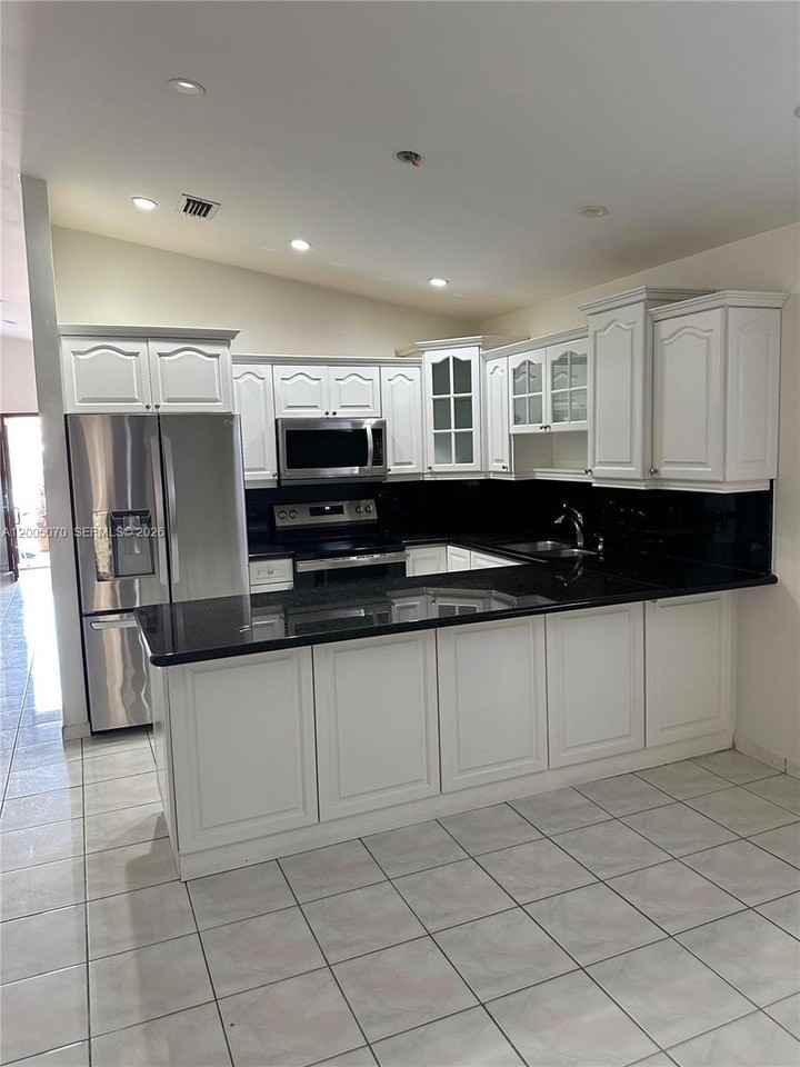 8974 Nw 112th St - Photo 5 of 14