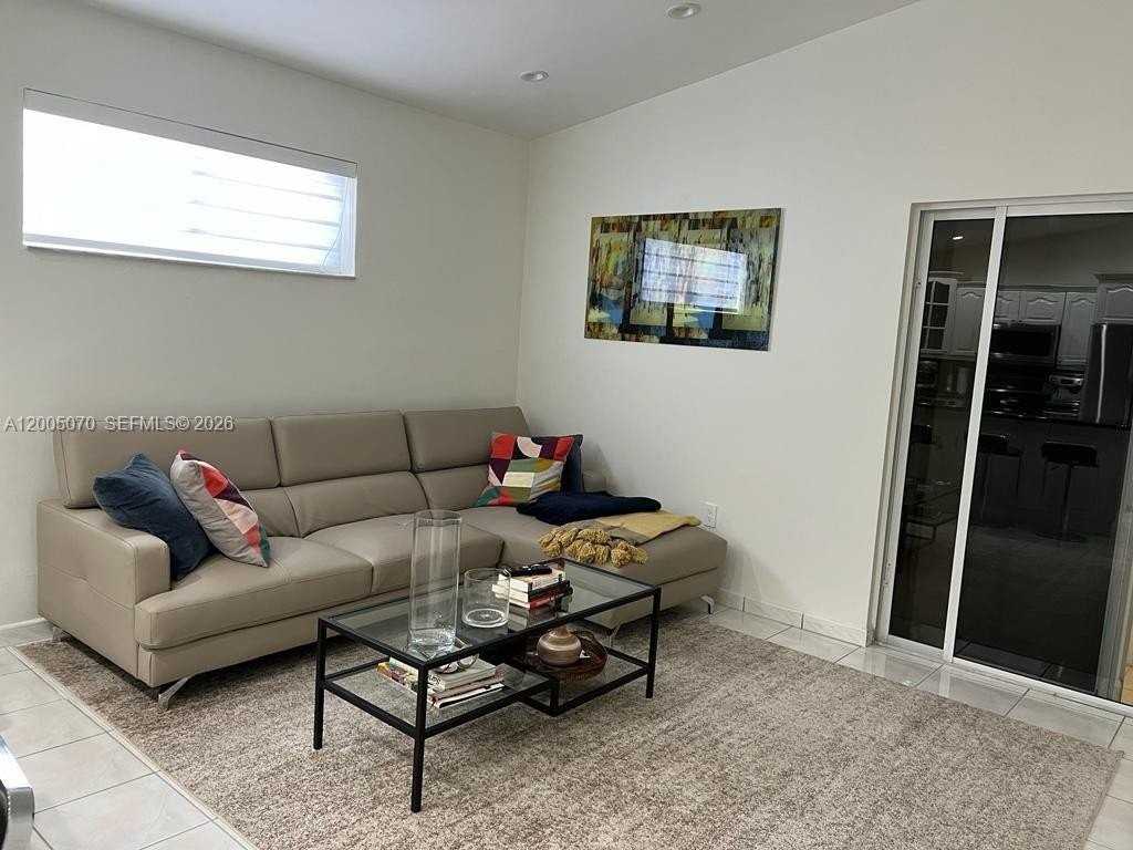8974 Nw 112th St - Photo 6 of 14