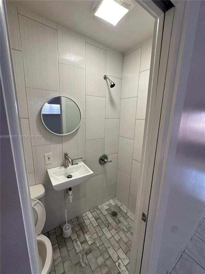 8974 Nw 112th St - Photo 7 of 14