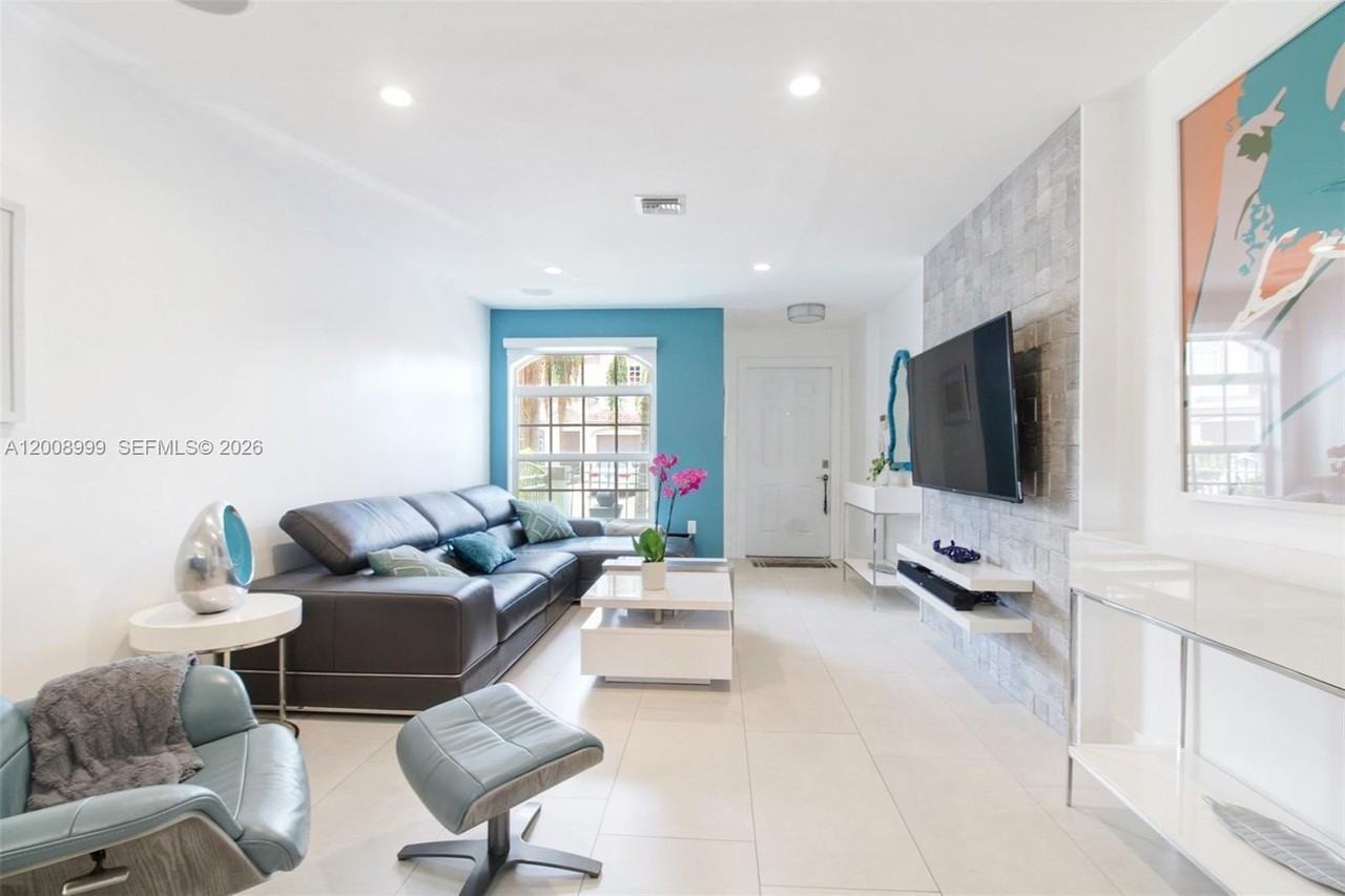 5050 Nw 116th Ct - Photo 4 of 28