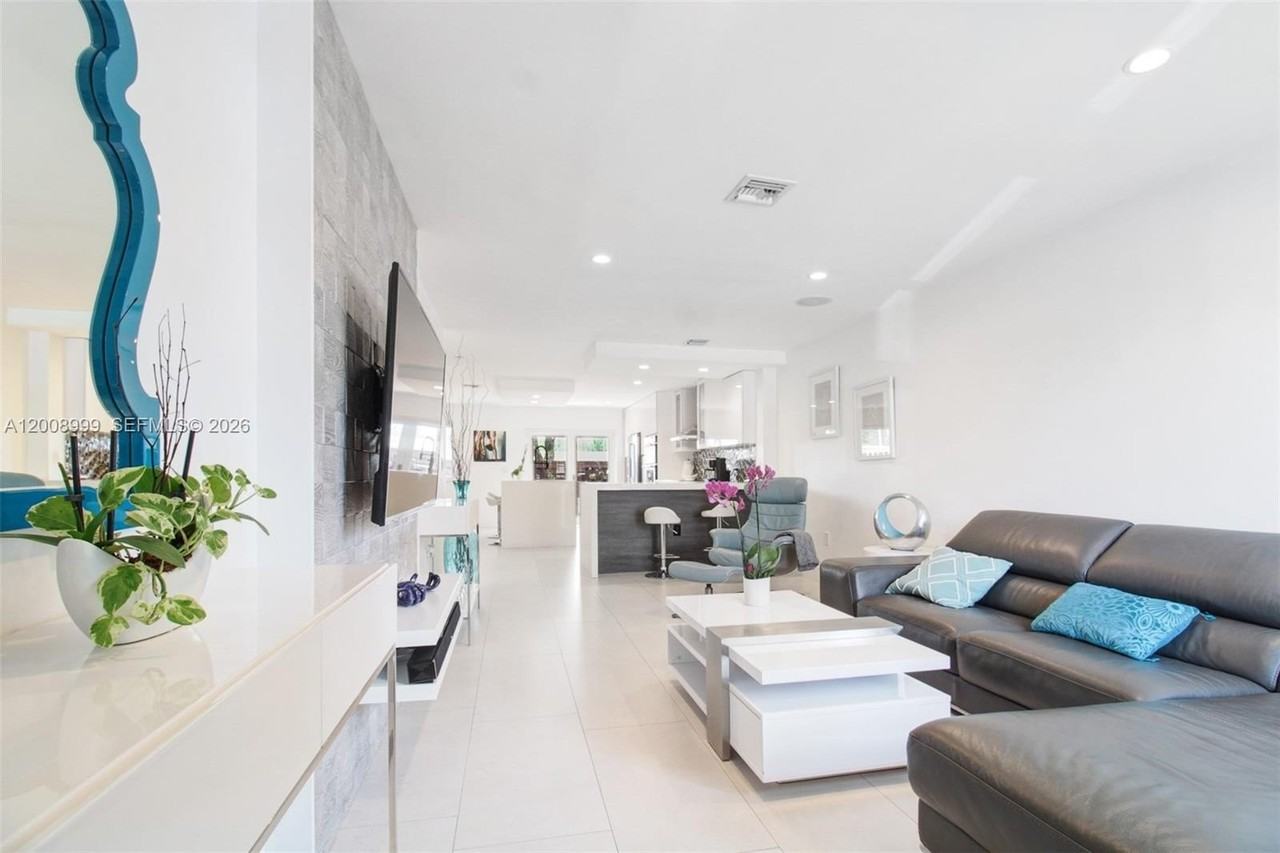 5050 Nw 116th Ct - Photo 5 of 28