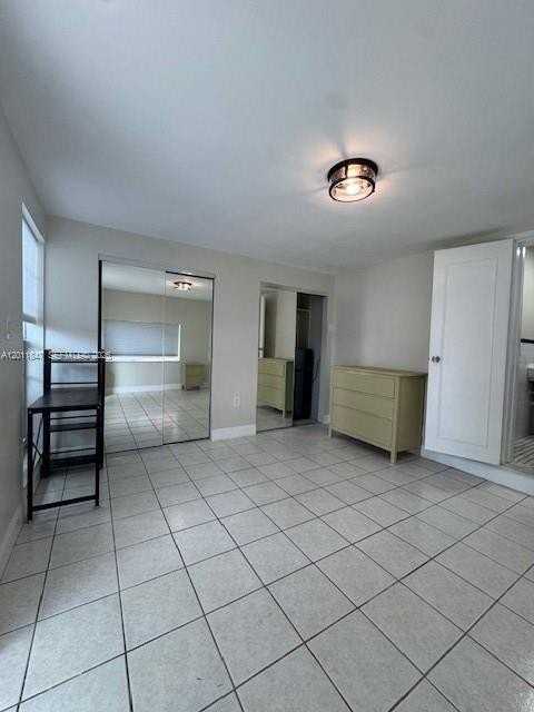 1617 Nw 8th St #B - Photo 4 of 11
