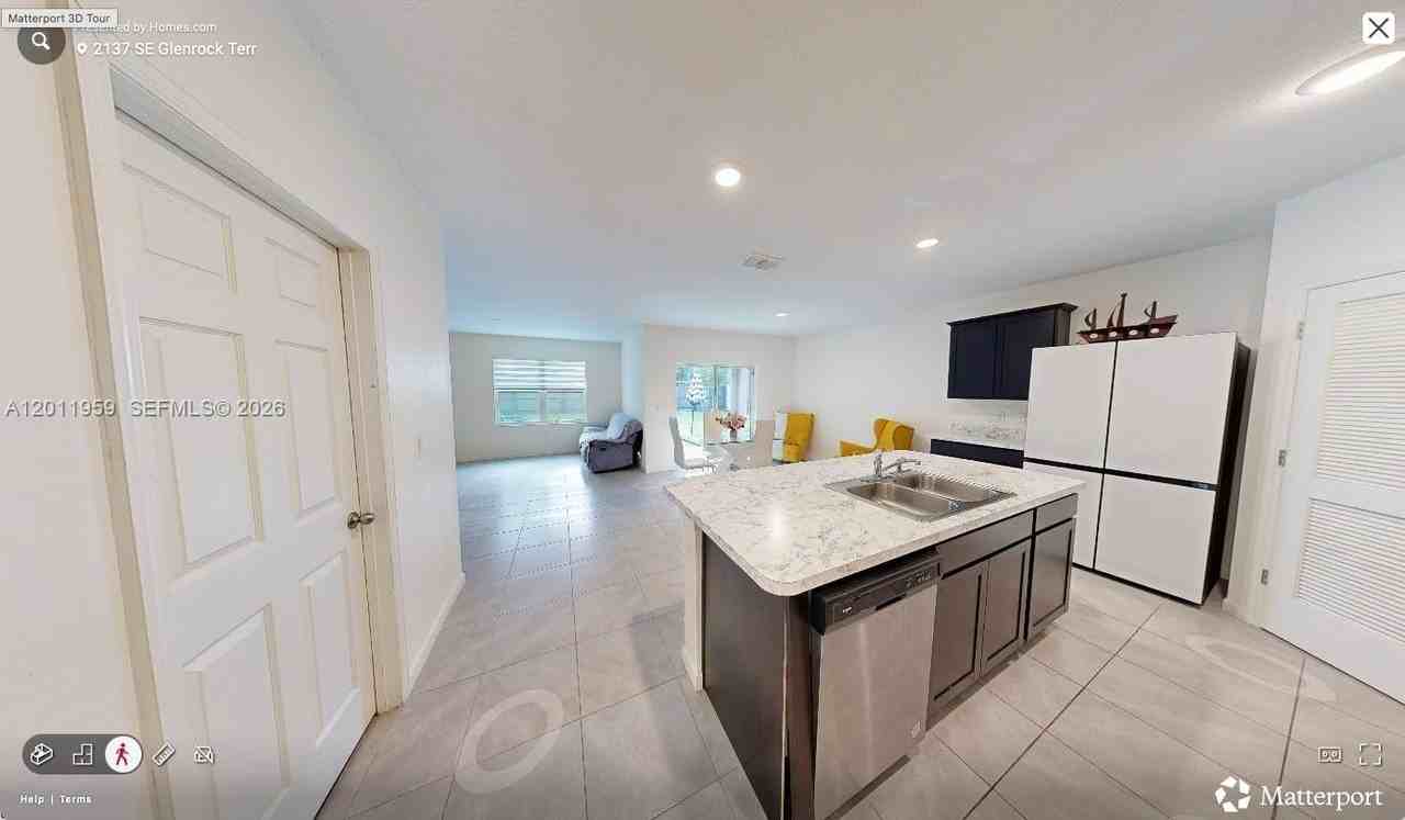 2137 Se Glenrock Ter #0 - Photo 4 of 25