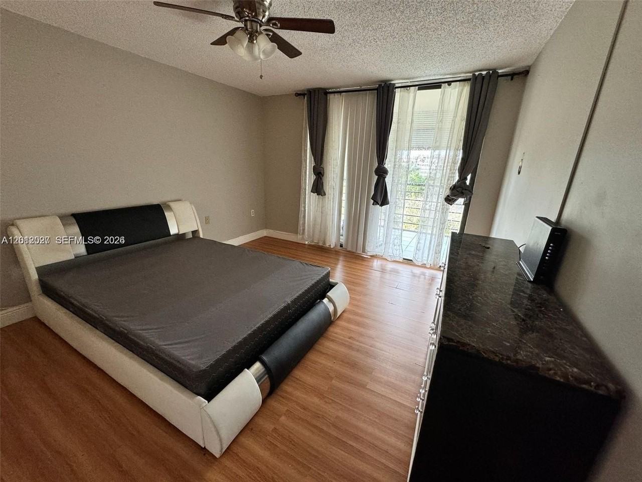 1100 Saint Charles Pl #606 - Photo 4 of 7