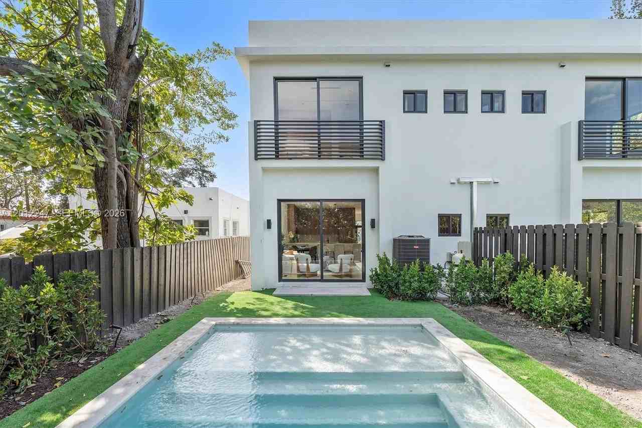 4715 N Miami Ave #2 - Photo 3 of 41