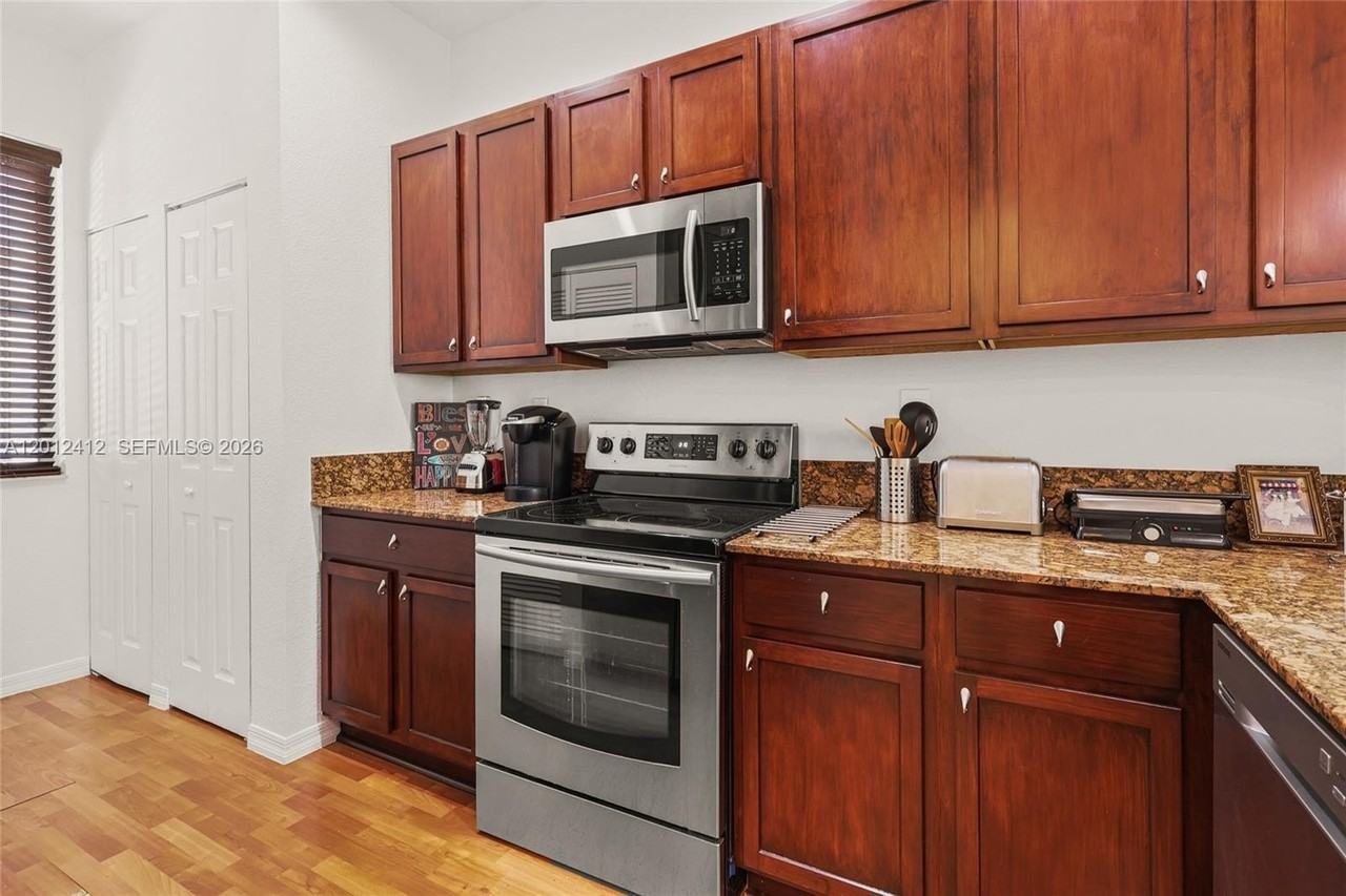 8931 Sw 18th St #401 - Photo 5 of 26