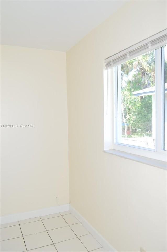 701 Sw 15th Ave #1 - Photo 5 of 7