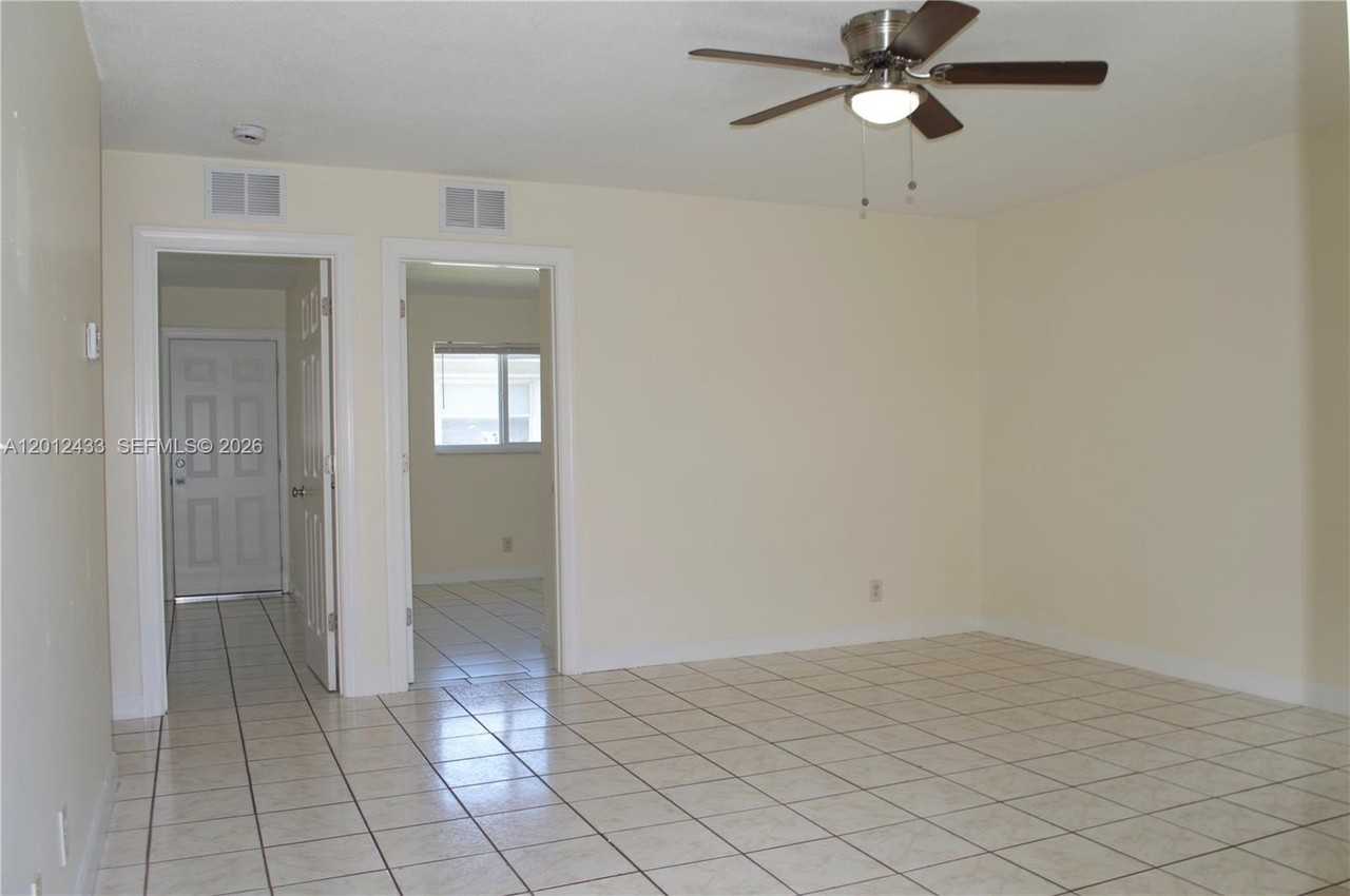 701 Sw 15th Ave #1 - Photo 6 of 7