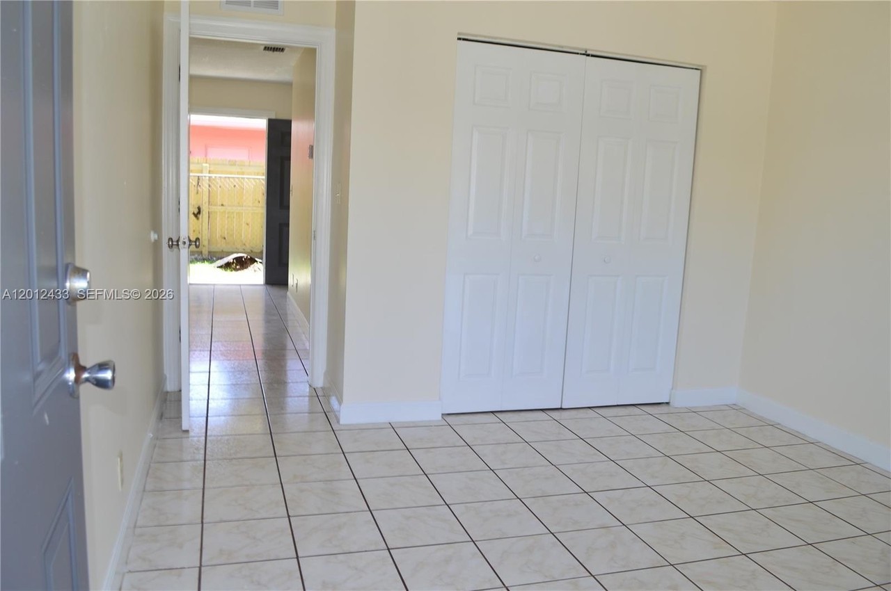 701 Sw 15th Ave #1 - Photo 7 of 7