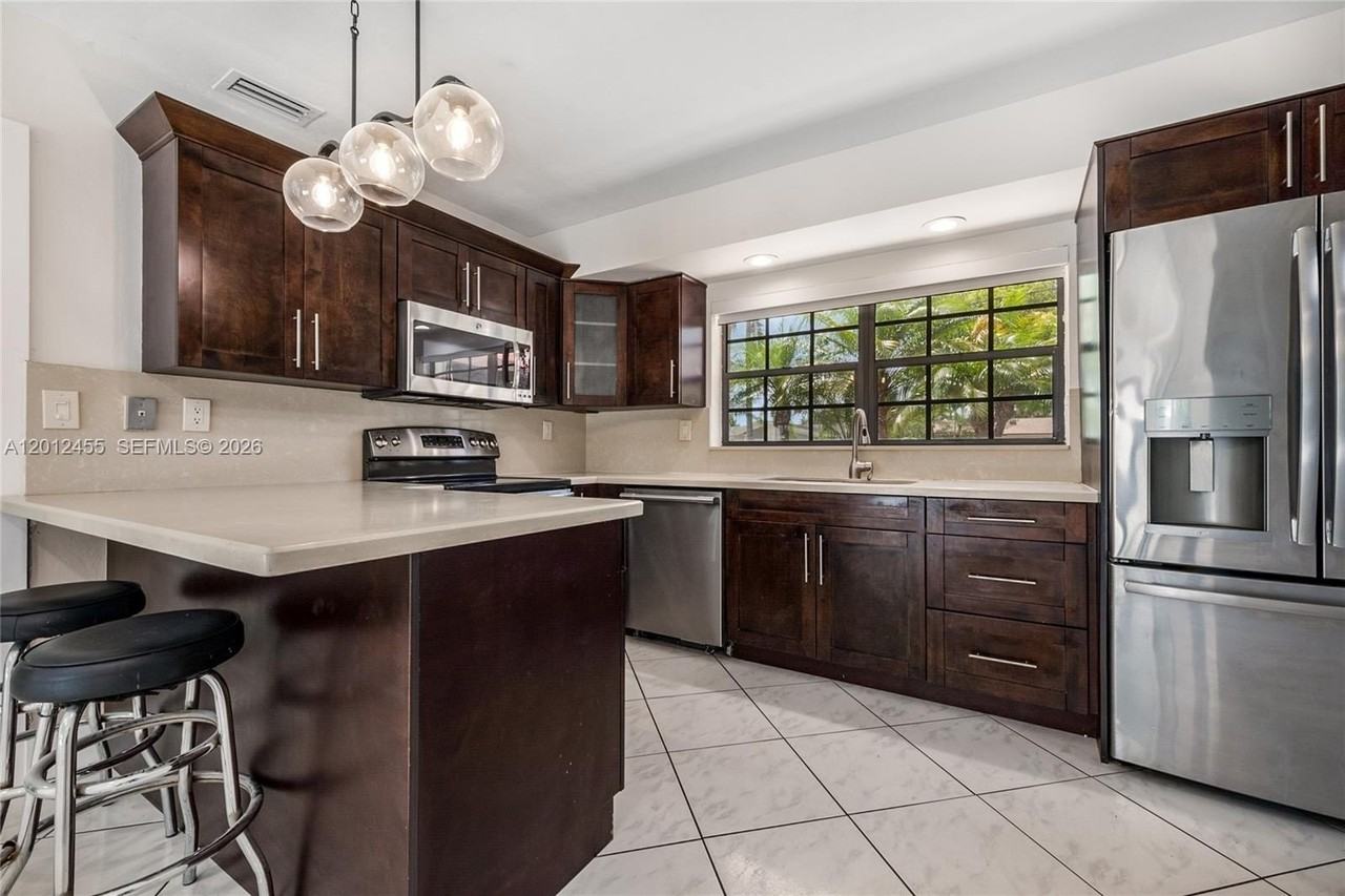 10401 Sw 199th St - Photo 6 of 16