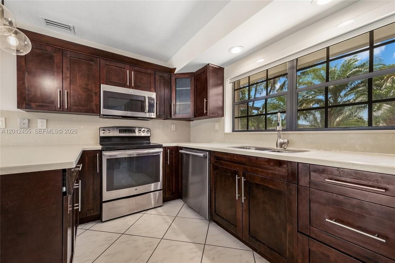 10401 Sw 199th St - Photo 7 of 16