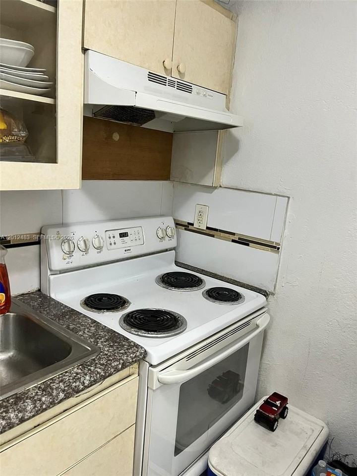 652 Nw 3rd St #103 - Photo 6 of 14