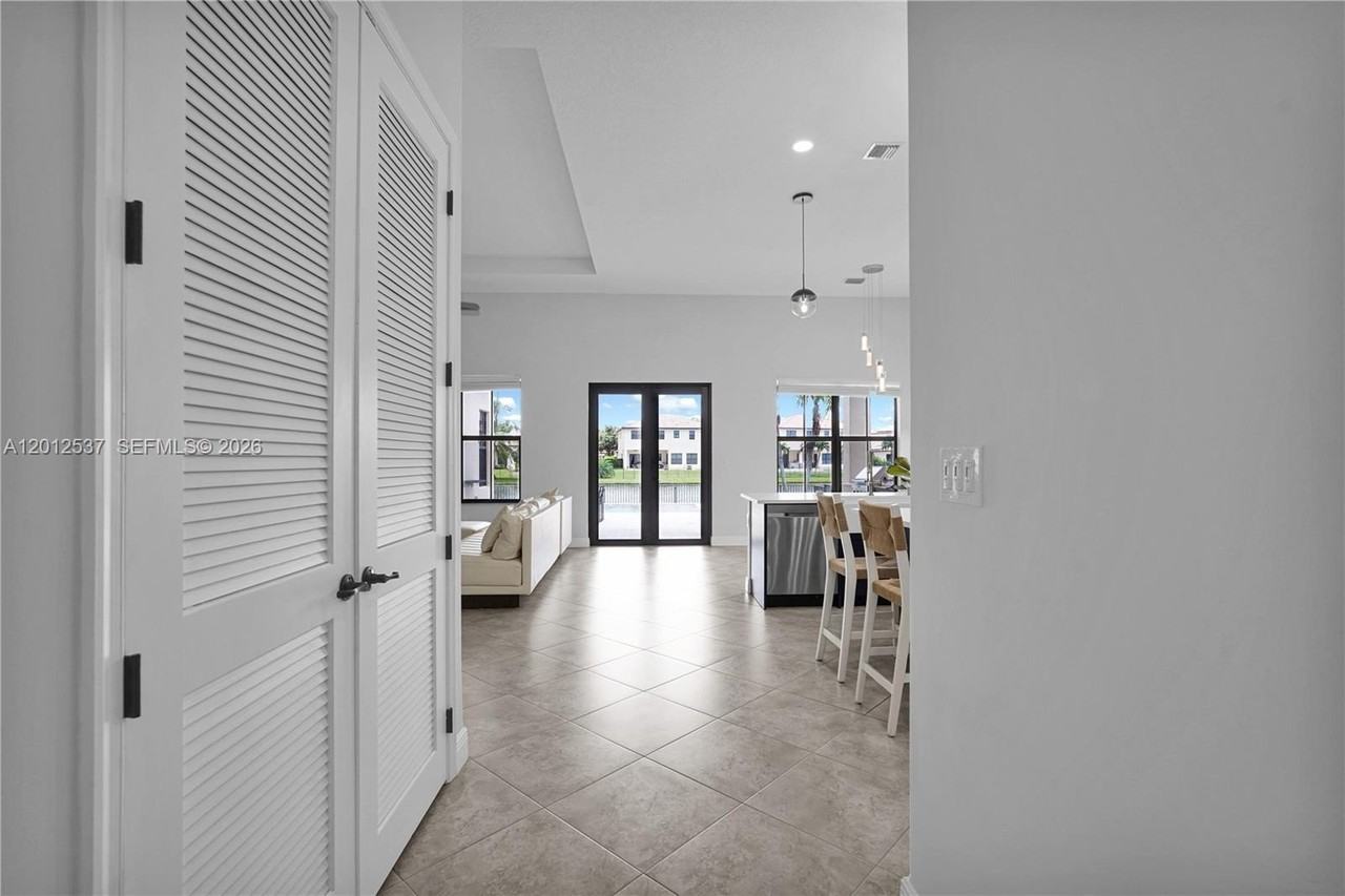 8363 Nw 26th Ct - Photo 4 of 34