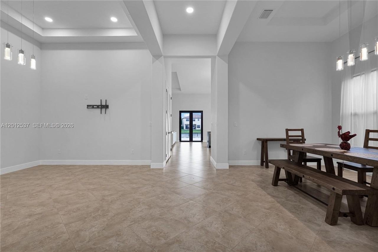 8363 Nw 26th Ct - Photo 5 of 34