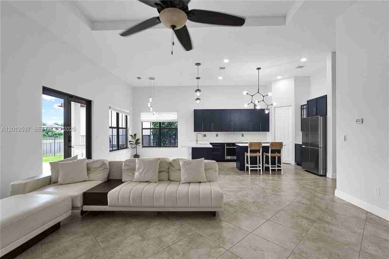 8363 Nw 26th Ct - Photo 6 of 34