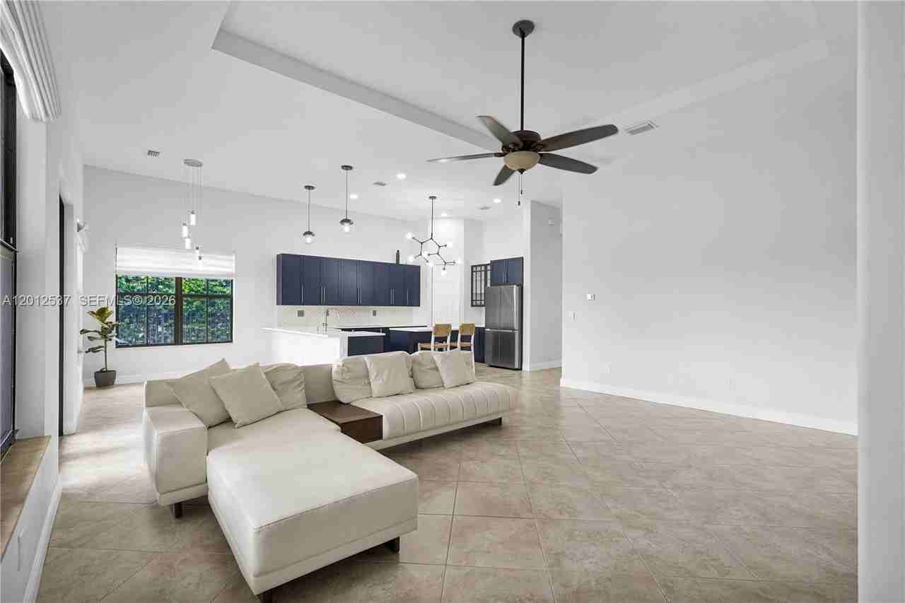 8363 Nw 26th Ct - Photo 7 of 34