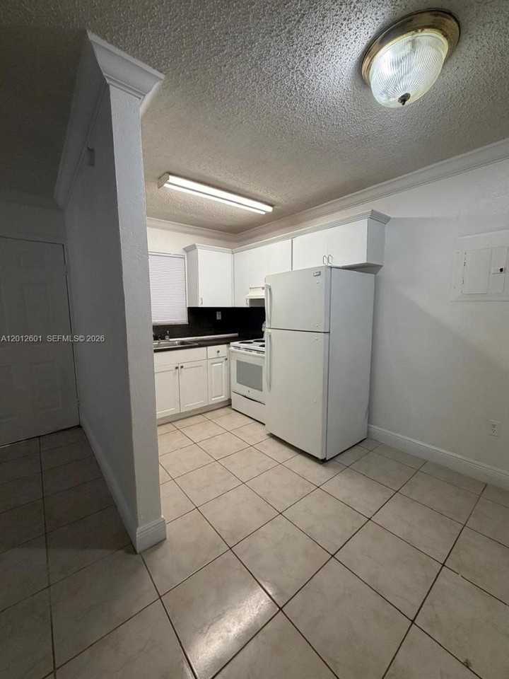 16118 Ne 21st Ave #6 - Photo 2 of 17