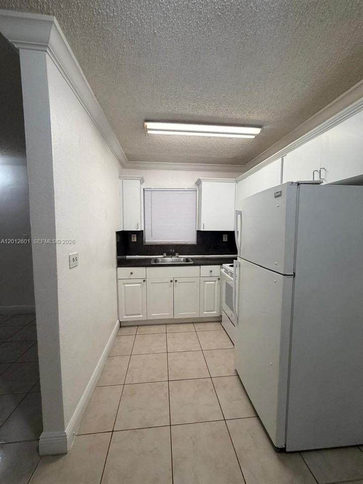 16118 Ne 21st Ave #6 - Photo 3 of 17