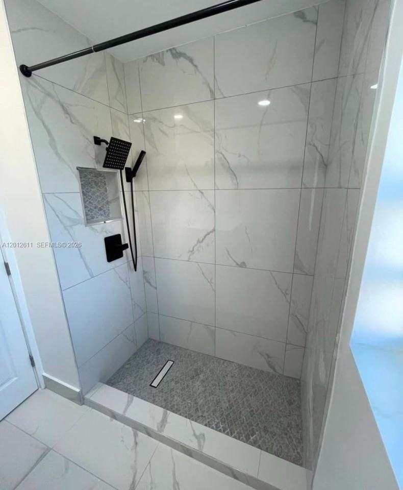 3161 Nw 31st St #3161 - Photo 4 of 8
