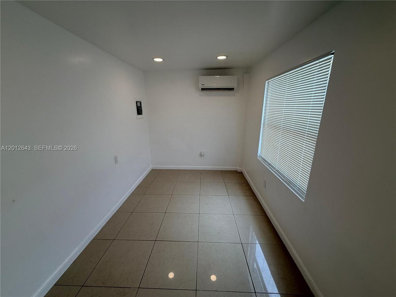 548 Nw 30th St #2 - Photo 3 of 12