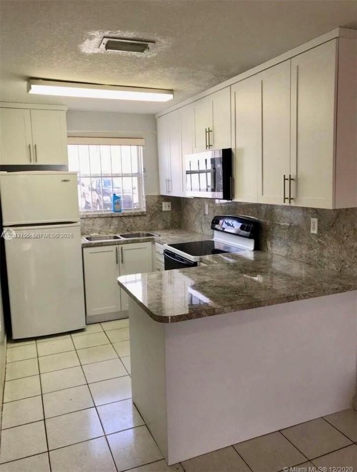 6690 Sw 12th St #4-6690 - Photo 4 of 17