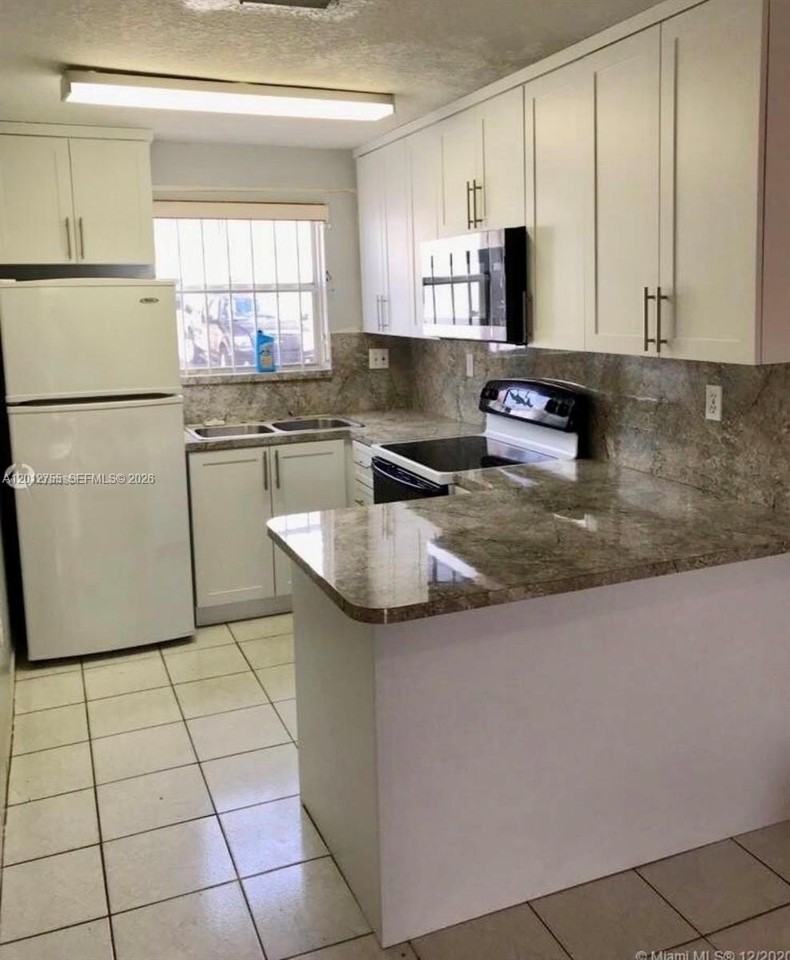 6690 Sw 12th St #4-6690 - Photo 5 of 17