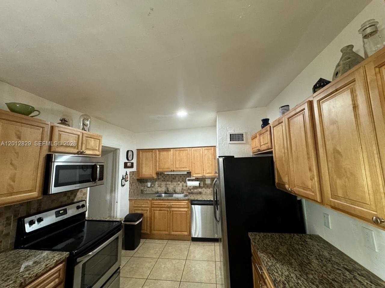 965 Ne 146th St #B - Photo 2 of 11