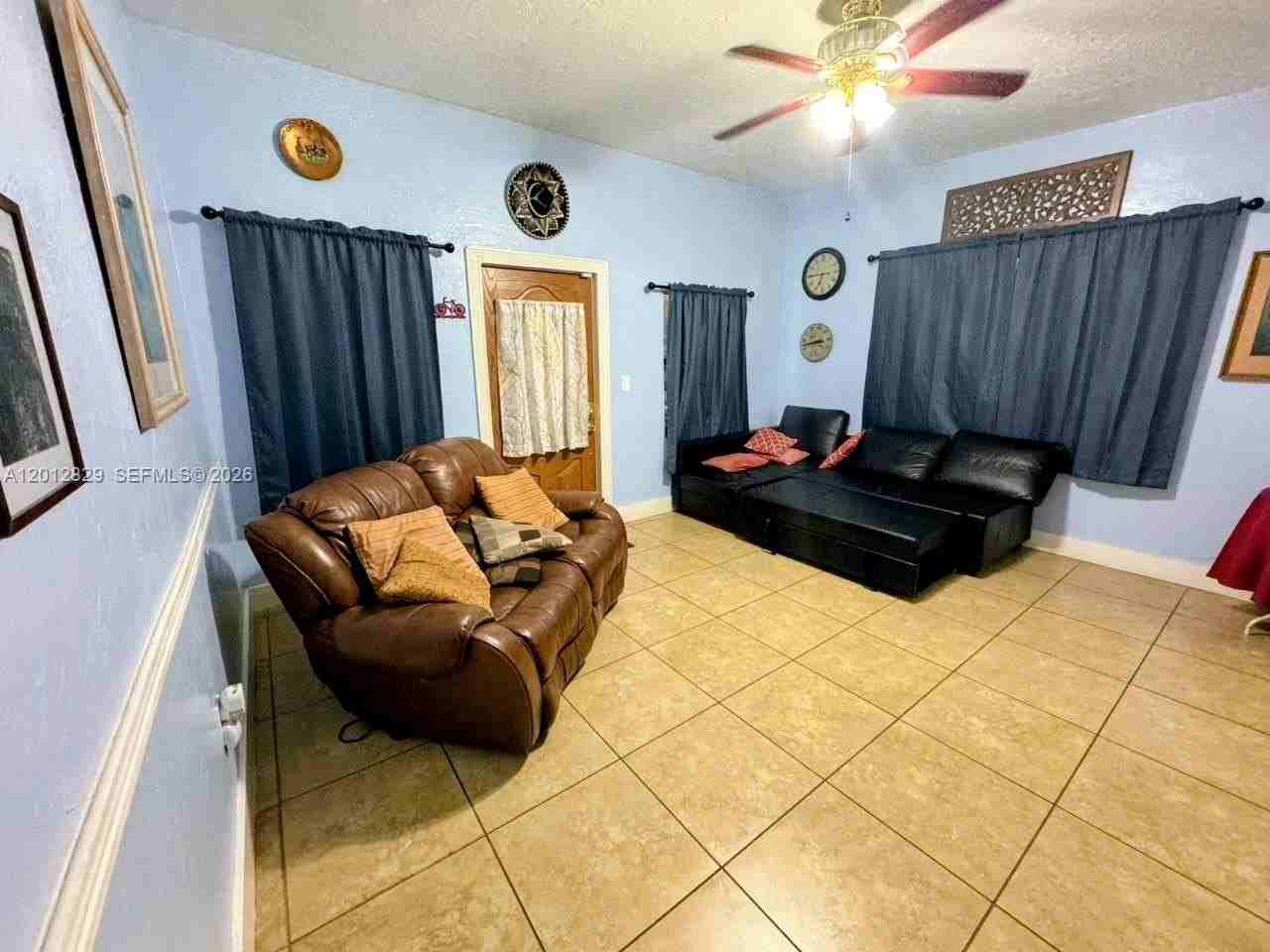 965 Ne 146th St #B - Photo 3 of 11