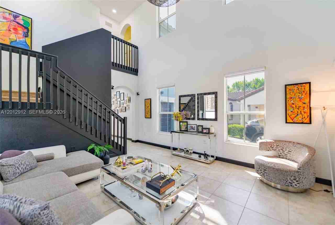 9101 Sw 169th Pl #0 - Photo 5 of 50