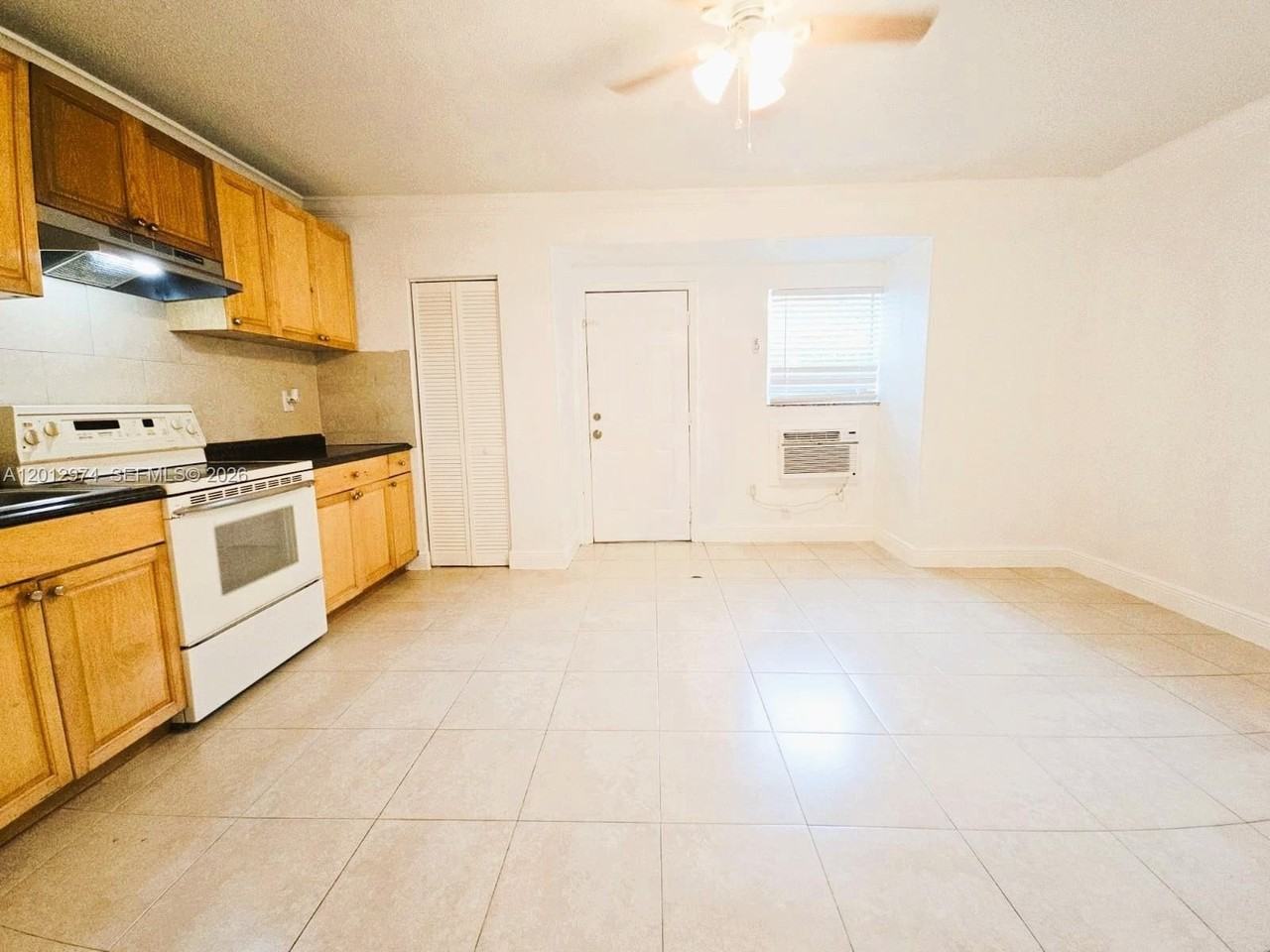 1020 Nw 6th St #3 - Photo 4 of 12