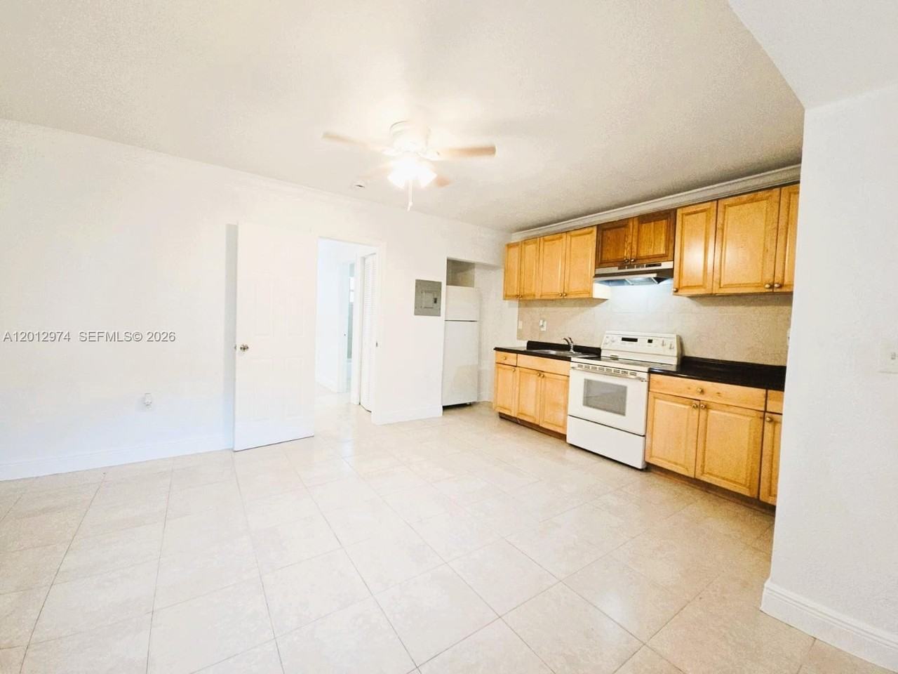 1020 Nw 6th St #3 - Photo 5 of 12