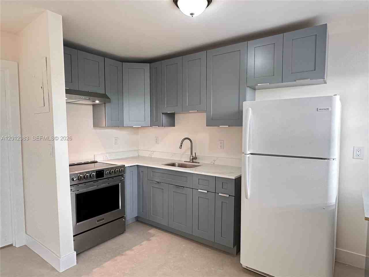 1021 Sw 3rd St #4 - Photo 2 of 10