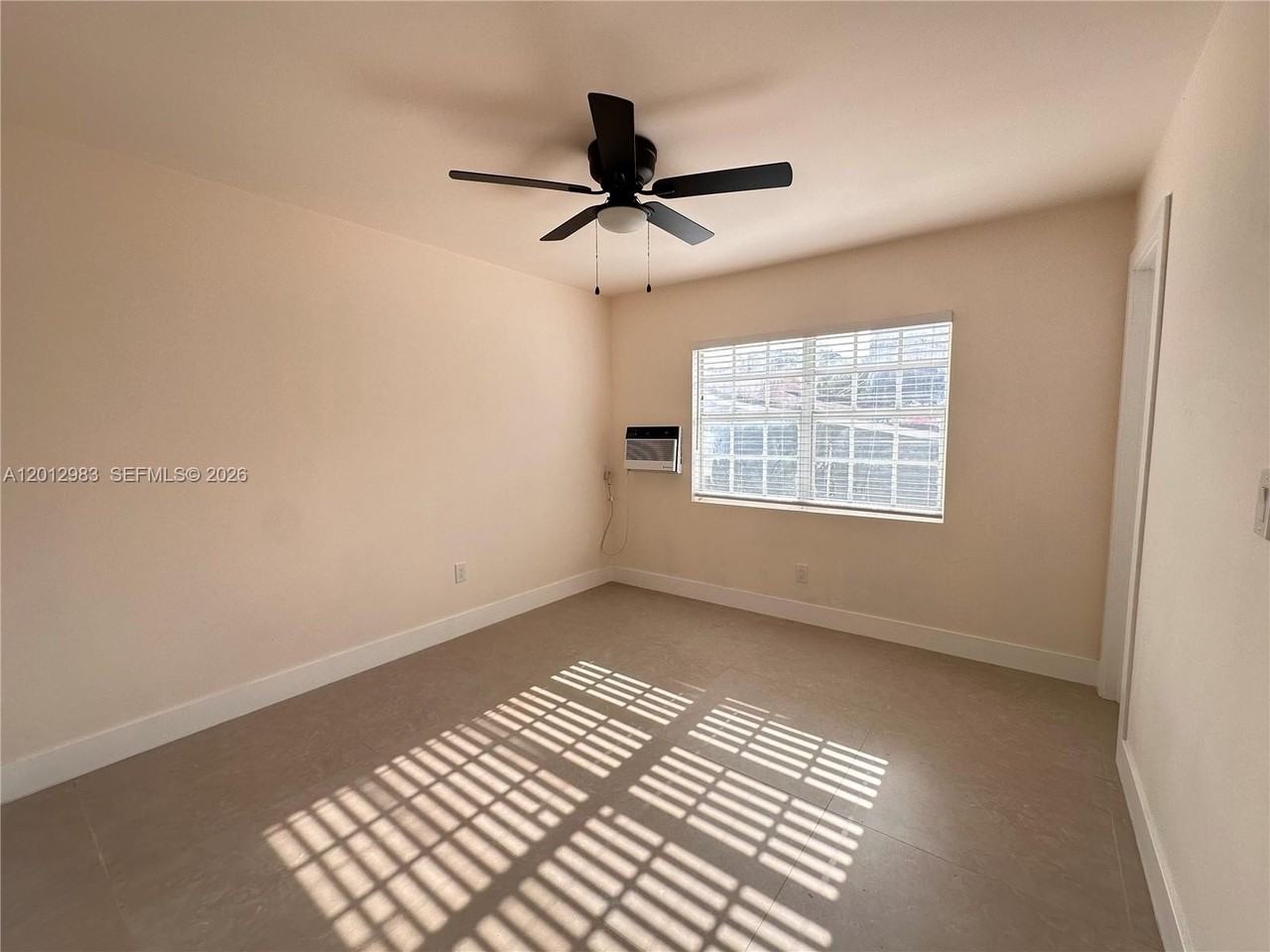 1021 Sw 3rd St #4 - Photo 4 of 10
