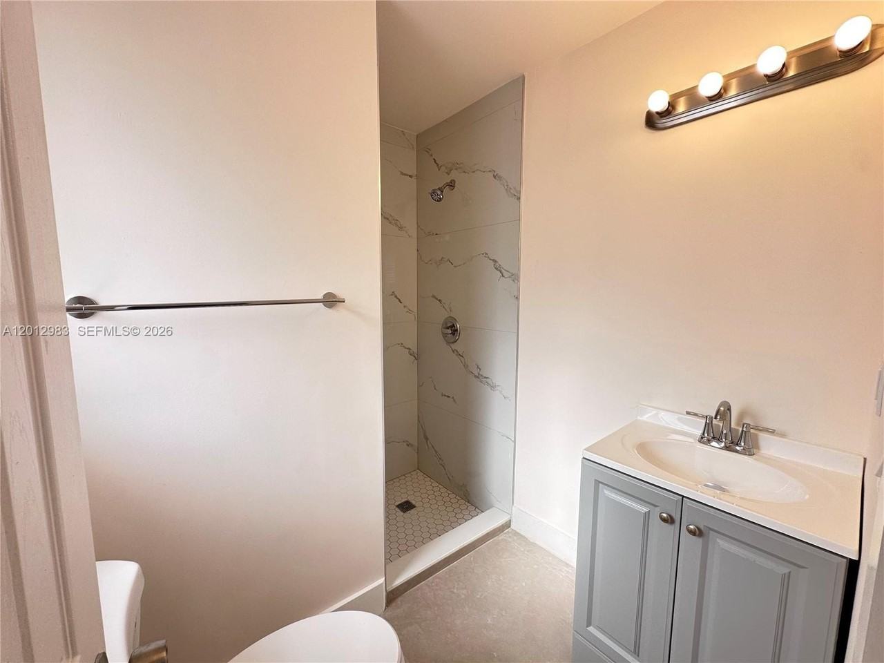 1021 Sw 3rd St #4 - Photo 7 of 10