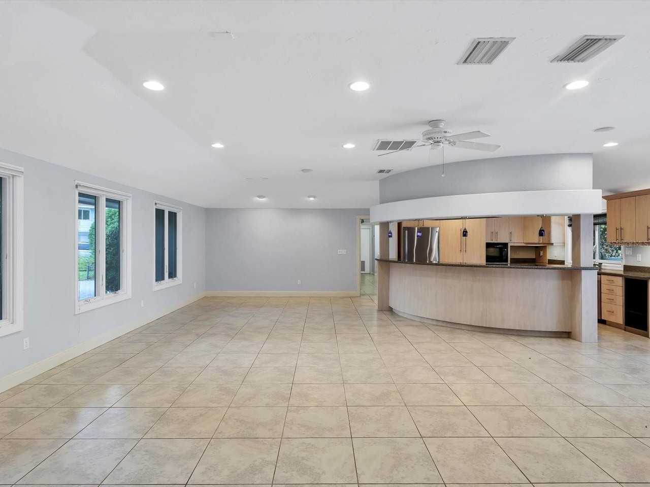 3424 Tanglewood Dr - Photo 4 of 39