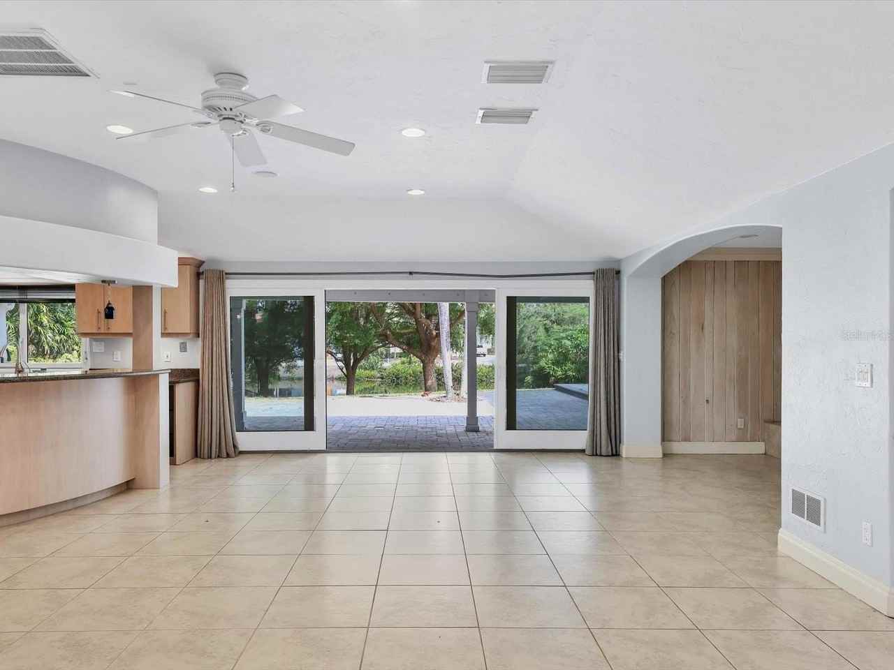 3424 Tanglewood Dr - Photo 5 of 39