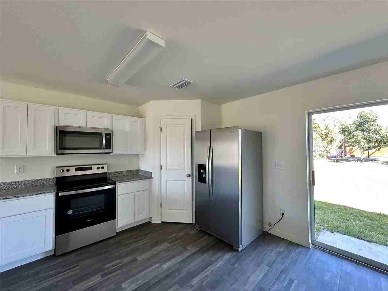1242 Autumn St - Photo 3 of 19
