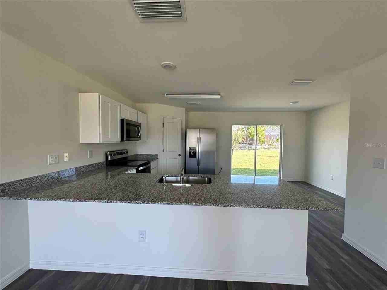 1242 Autumn St - Photo 4 of 19