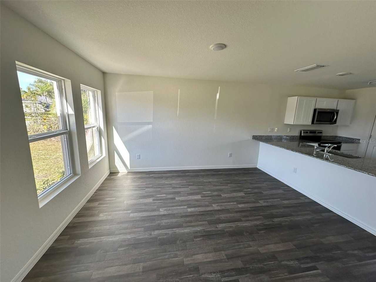 1242 Autumn St - Photo 7 of 19