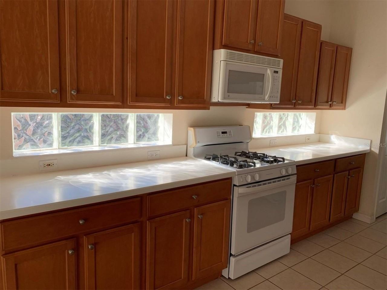 2274 Boxwood St - Photo 4 of 15