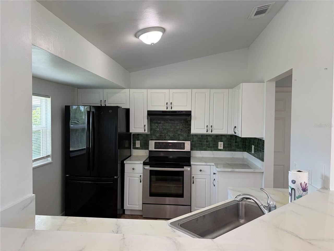 2723 Yacolt Ave - Photo 3 of 11