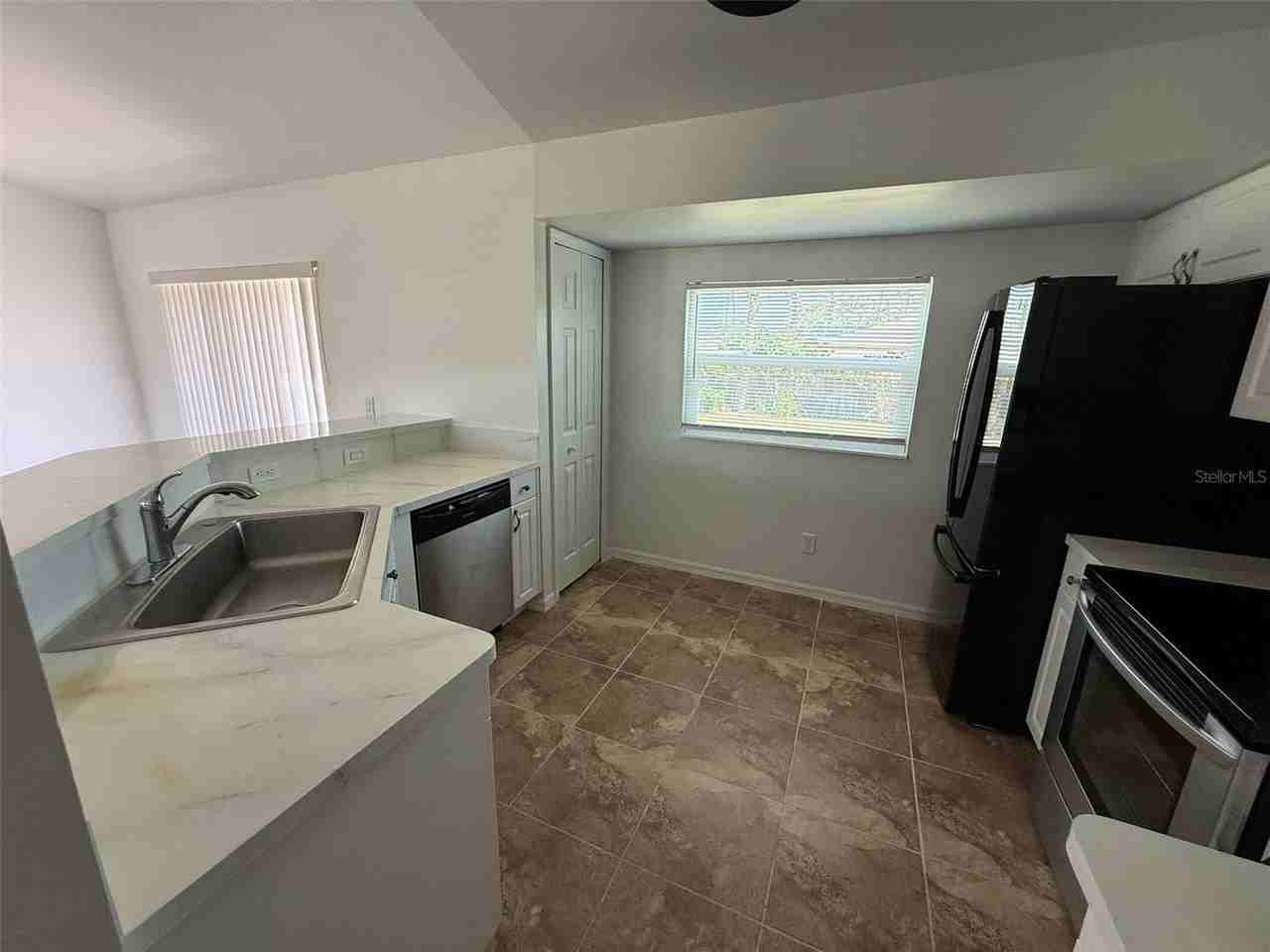 2723 Yacolt Ave - Photo 4 of 11