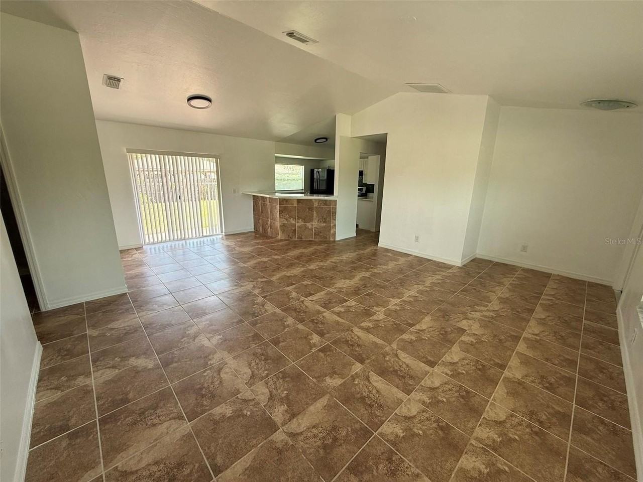 2723 Yacolt Ave - Photo 5 of 11