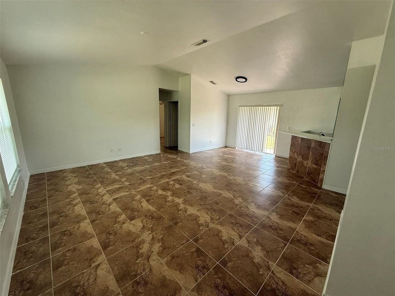 2723 Yacolt Ave - Photo 6 of 11
