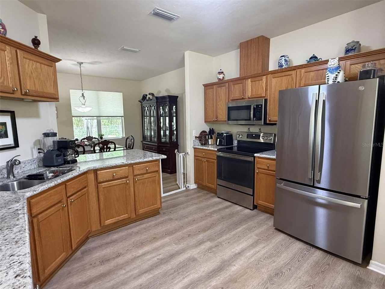 11570 Nw 74th Ter - Photo 3 of 23